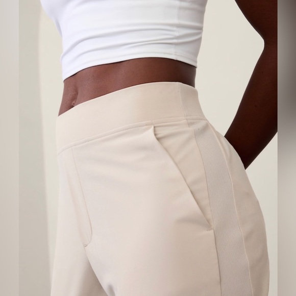 ATHLETA BROOKLYN MID RISE ANKLE PANT Wrinkle Resistant Stretch Fabric Size. 12 - Picture 4 of 13